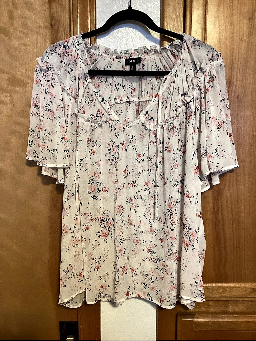 Torrid Floral Blouse in White & Pink, Torrid 0 (12), EUC